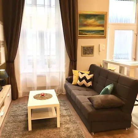 Chic & New In The Heart Of